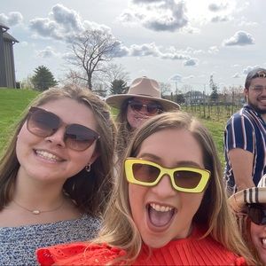 Meet your Posher, Victoria